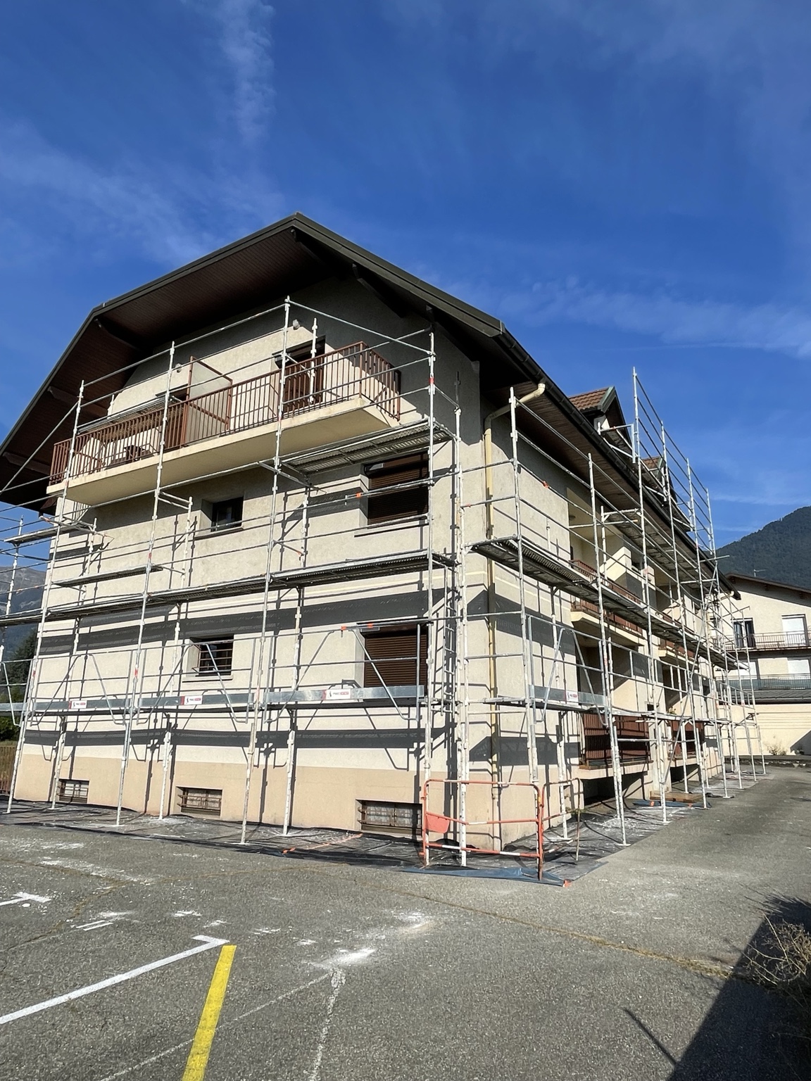 Avant travaux : vue d’angle du bâtiment à Albertville