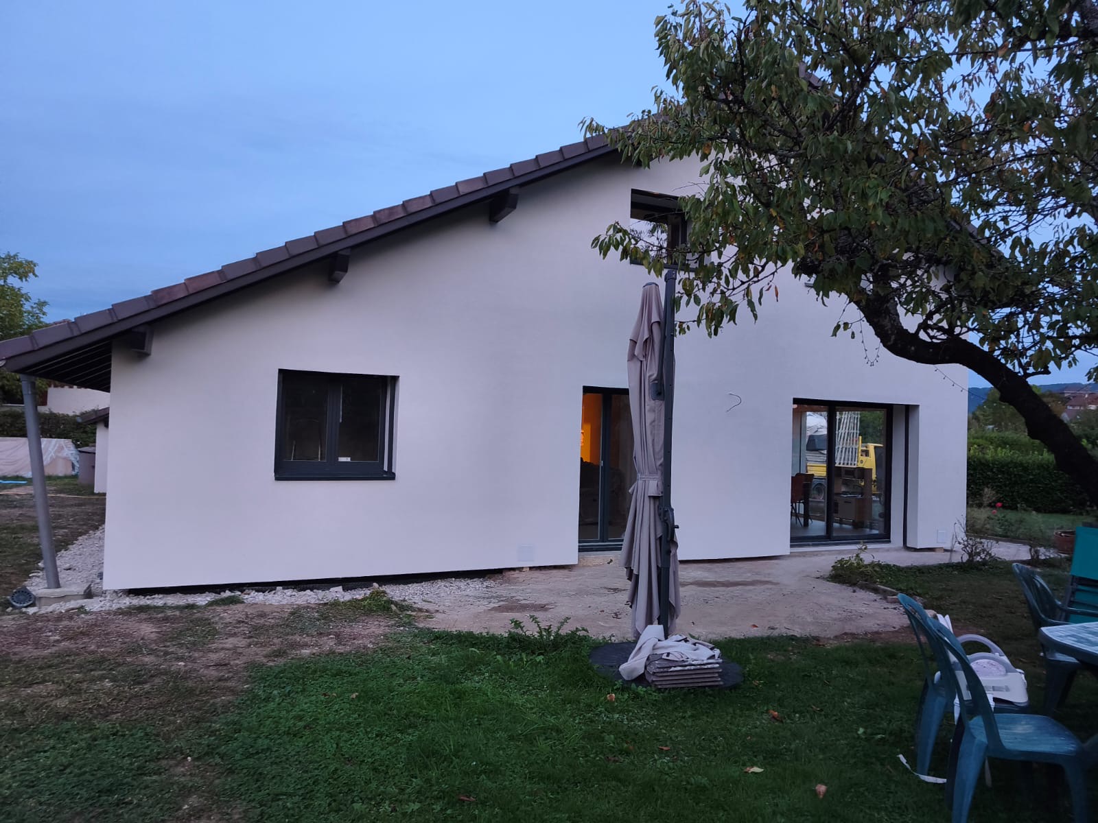 Vue depuis le jardin après isolation extérieure.